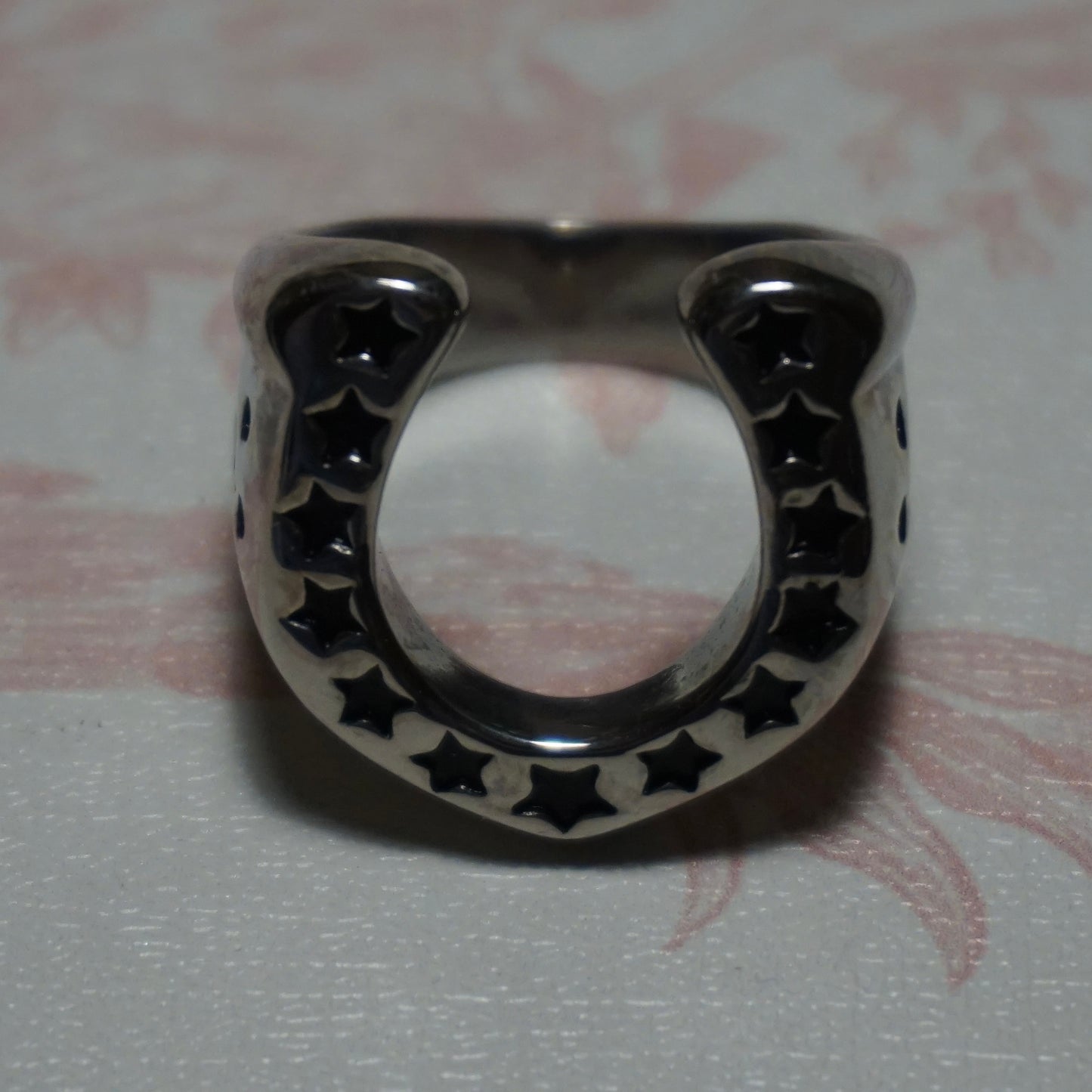 tm HORSESHOE ring