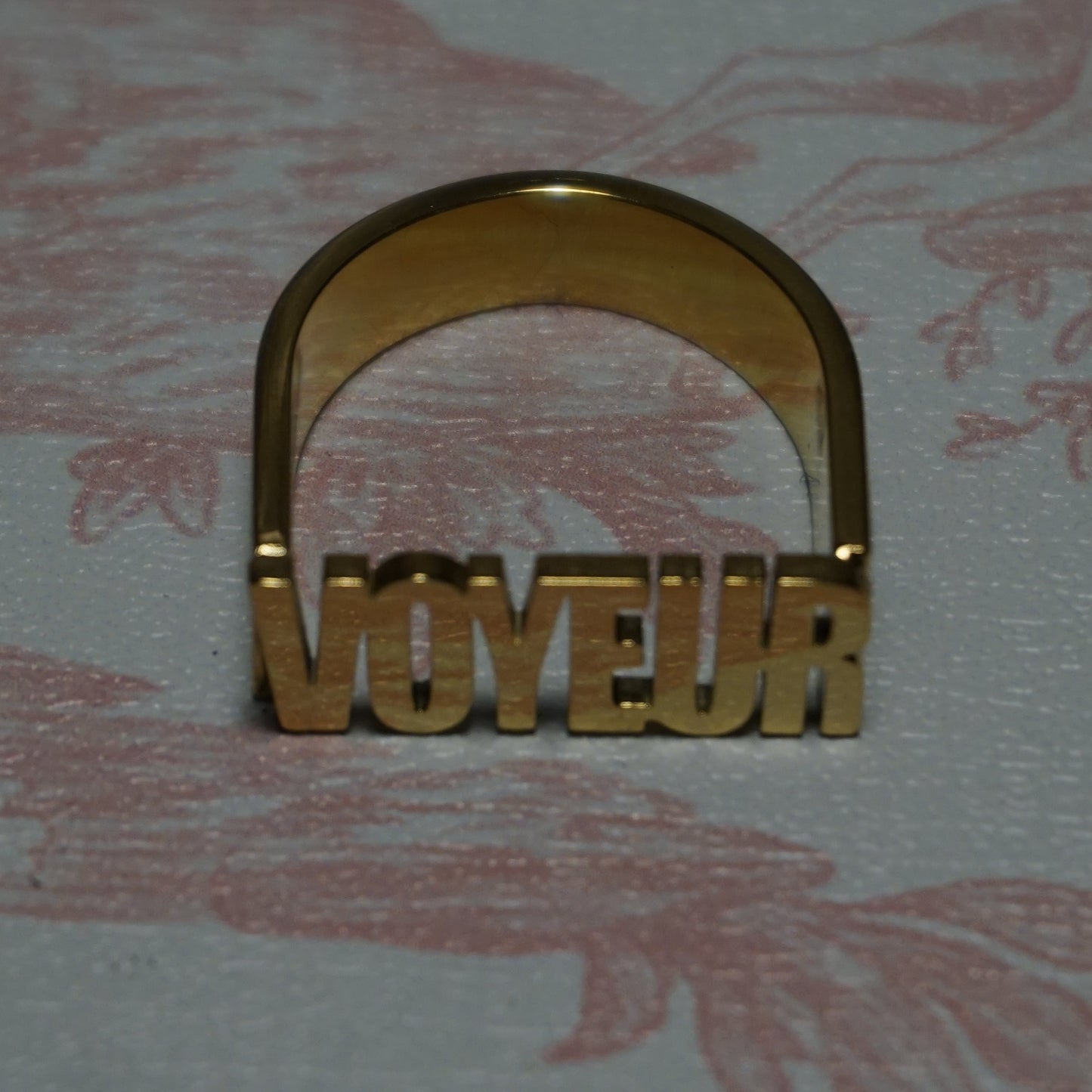 ar VOYEUR ring