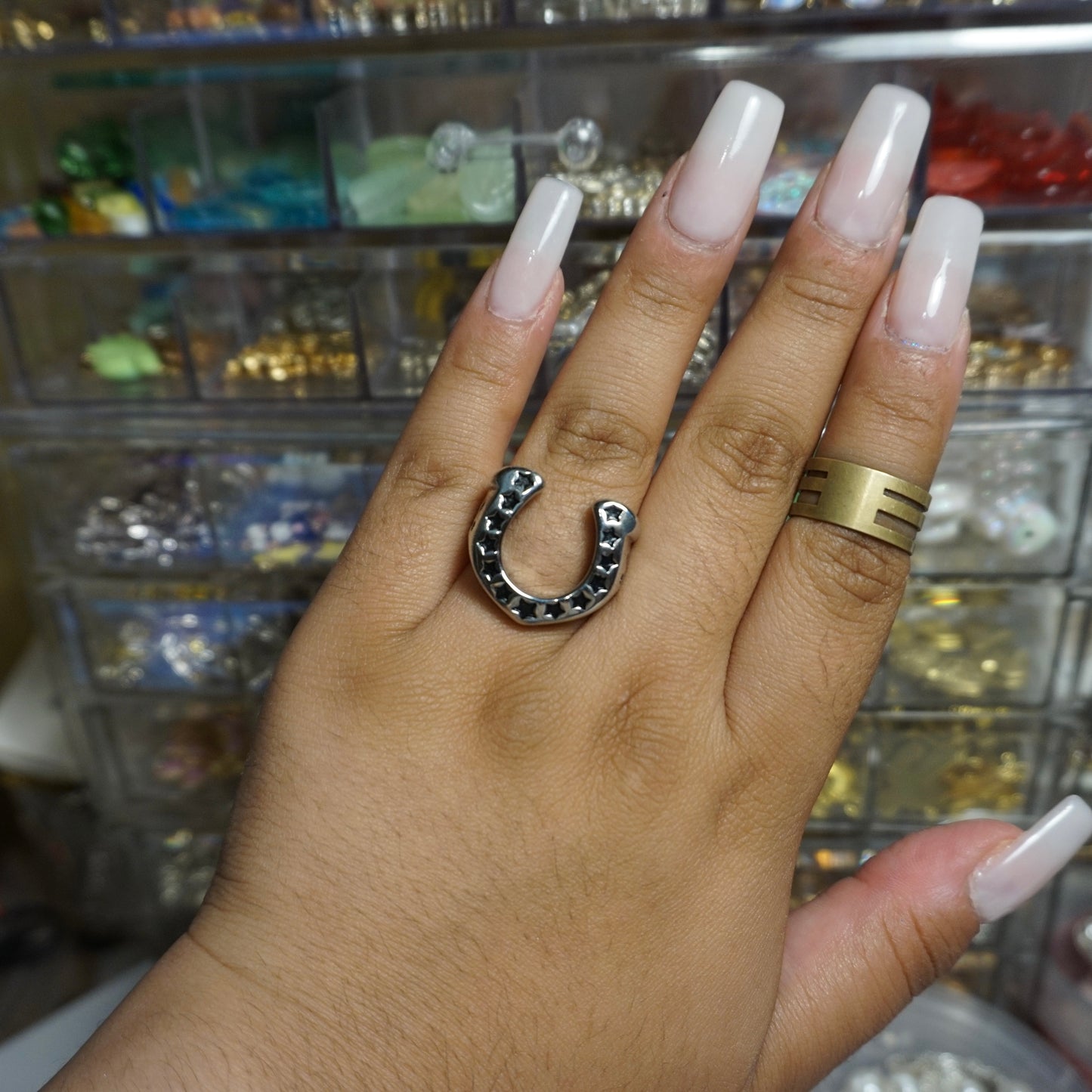 tm HORSESHOE ring